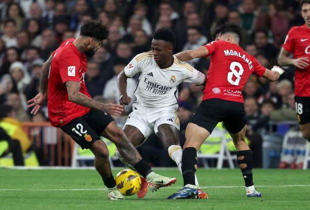 开云体育app-新年首战进攻再受阻，“倒车大法”助皇马夺半程冠军